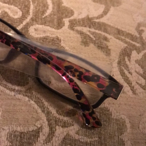 COPY - NWT Sight Station readers w/ matching case, +1.00 - Picture 4 of 6